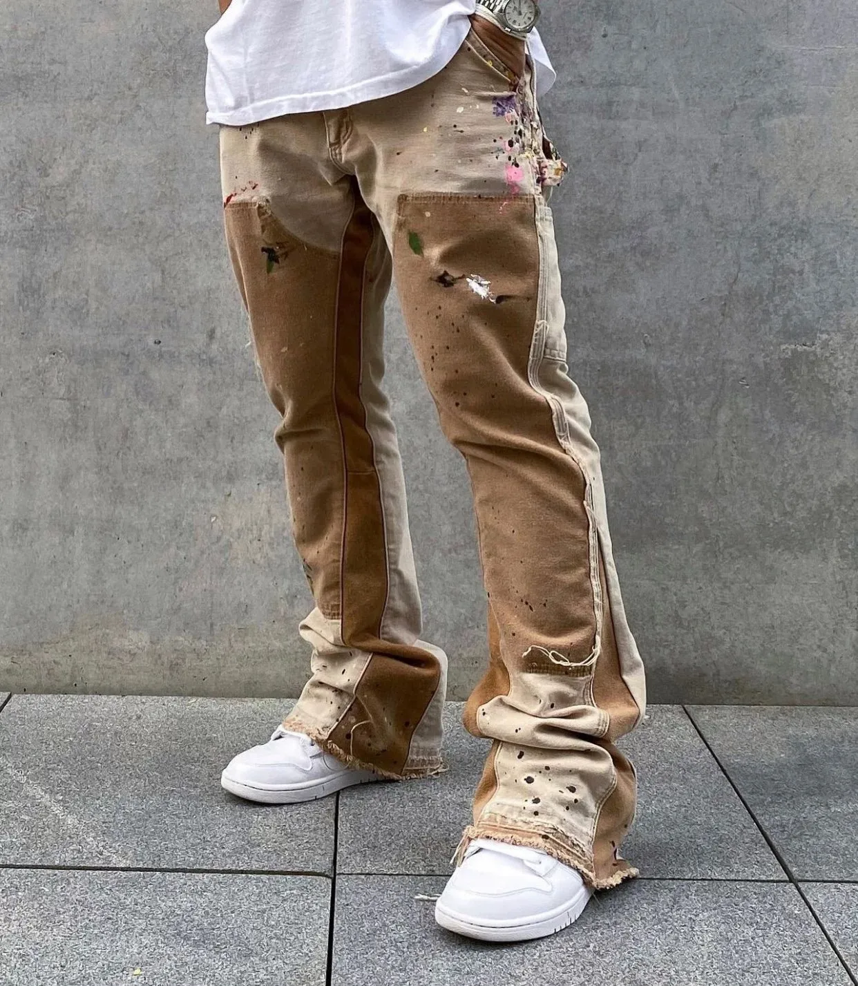 -Size picture above P250#G91 GALLERY DEPT. Spliced ​​patchwork splash-ink denim flared trousers washed and distressed spliced ​​denim jeans. During the process, the owner of the denim washing plant helped introduce a boss who once worked at Levi's foundry and then started his own business. This also paved the way for the following styles. Therefore, Levi's remodeled single product for the base plate is really familiar. Whether it is the fabrics supplied or the lathes used in production, there is nothing to choose from. -Color: Black -Size: S-XXL (corresponding to 28-36)
